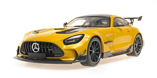 Chargez l&#39;image dans la visionneuse de la galerie, Mercedes-Benz AMG GT BLACK SÉRIES 2021 JAUNE MÉTALLIQUE (SOLARBEAM) MINICHAMPS 1:18
