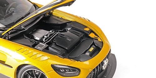 Chargez l&#39;image dans la visionneuse de la galerie, Mercedes-Benz AMG GT BLACK SÉRIES 2021 JAUNE MÉTALLIQUE (SOLARBEAM) MINICHAMPS 1:18
