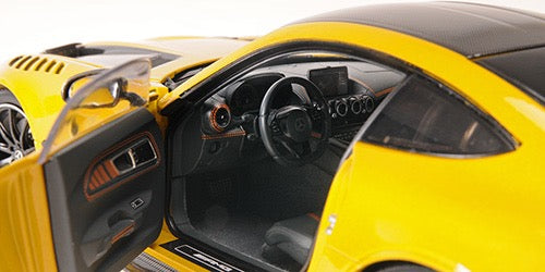 Chargez l&#39;image dans la visionneuse de la galerie, Mercedes-Benz AMG GT BLACK SÉRIES 2021 JAUNE MÉTALLIQUE (SOLARBEAM) MINICHAMPS 1:18
