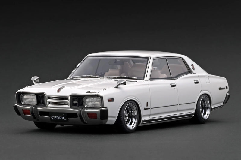 Laad de afbeelding in de Gallery-viewer, Nissan Gloria Brougham (330) Wit IGNITION MODEL 1:18
