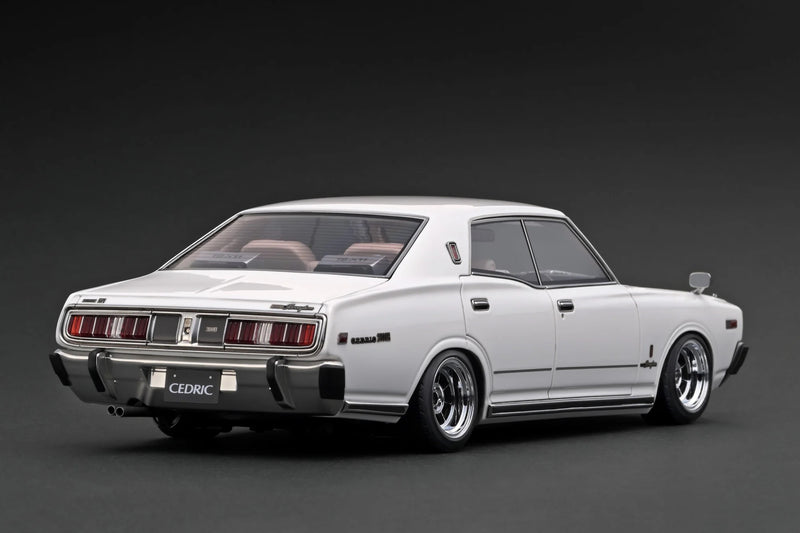 Laad de afbeelding in de Gallery-viewer, Nissan Gloria Brougham (330) Wit IGNITION MODEL 1:18
