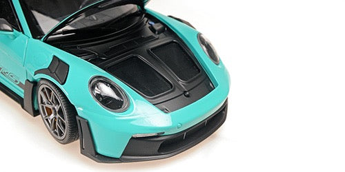 Porsche 911 (992) GT3RS 2024 VERT AVEC ROUES GRIS FONCÉ MINICHAMPS 1:18