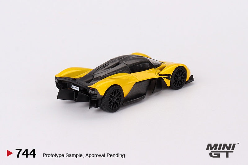 Chargez l&#39;image dans la visionneuse de la galerie, Aston Martin VALKYRIE ASTON MARTIN VALKYRIE Jaune 2023 (LHD) MINI GT 1:64
