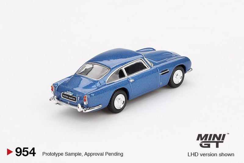 Laad de afbeelding in de Gallery-viewer, Aston Martin DB5 BLAUW 1965 (LHD) MINI GT 1:64
