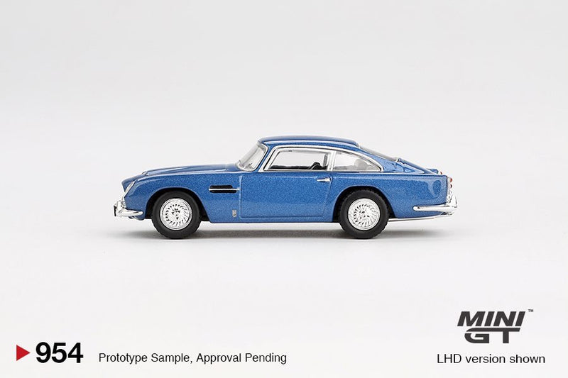 Laad de afbeelding in de Gallery-viewer, Aston Martin DB5 BLAUW 1965 (LHD) MINI GT 1:64
