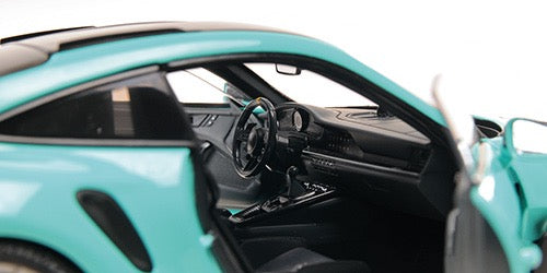 Laad de afbeelding in de Gallery-viewer, Porsche 911 (992) GT3RS 2024 GROEN MET DONKER ZILVEREN WIELEN MINICHAMPS 1:18
