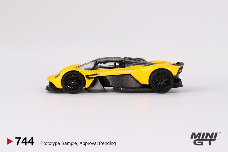 Chargez l&#39;image dans la visionneuse de la galerie, Aston Martin VALKYRIE ASTON MARTIN VALKYRIE Jaune 2023 (LHD) MINI GT 1:64
