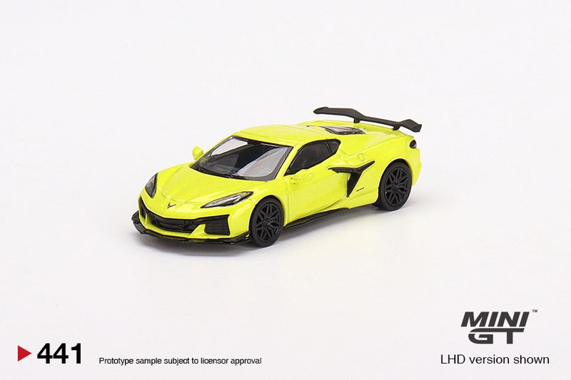 Chargez l&#39;image dans la visionneuse de la galerie, Chevrolet CORVETTE Z06 2023 Jaune (RHD) MINI GT 1:64
