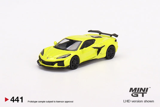 Chevrolet CORVETTE Z06 2023 Jaune (RHD) MINI GT 1:64