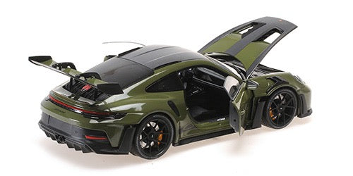 Laad de afbeelding in de Gallery-viewer, Porsche 911 (992) GT3RS 2024 NATO OLIJFGROEN MET ZWARTE WIELEN MINICHAMPS 1:18
