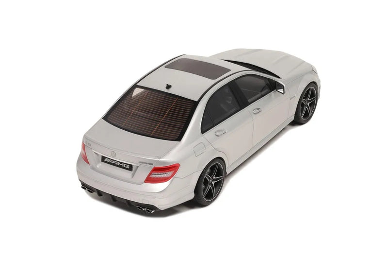 Chargez l&#39;image dans la visionneuse de la galerie, Mercedes-Benz C63 AMG ARGENTÉ GT SPIRIT 1:18
