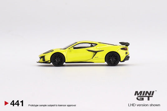 Chevrolet CORVETTE Z06 2023 Jaune (RHD) MINI GT 1:64