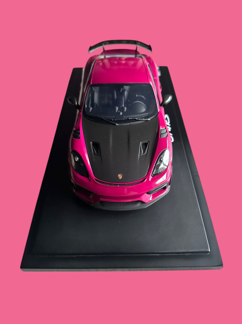 Laad de afbeelding in de Gallery-viewer, Porsche 718 CAYMAN GT4 RS (982) Paars met Case - LIMITED EDITION 718 stuks - PORSCHE DEALERMODEL 1:18
