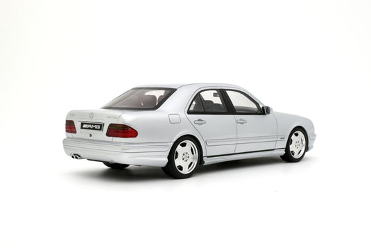 Mercedes-Benz E55 AMG W210 ZILVER 2001 OTTOmobile 1:18
